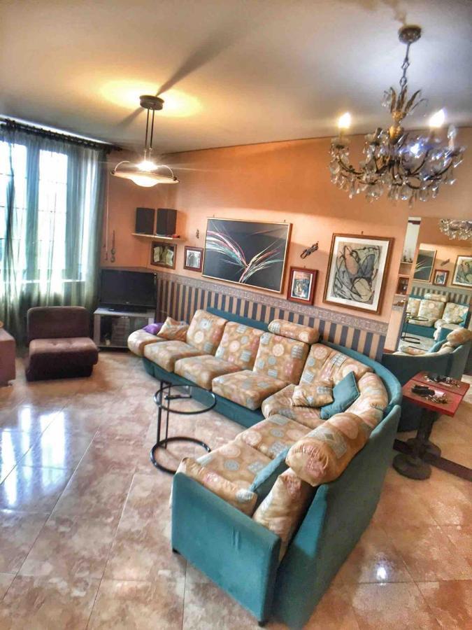 Elegante Appartamento Vicino Al Centro Turin Bagian luar foto